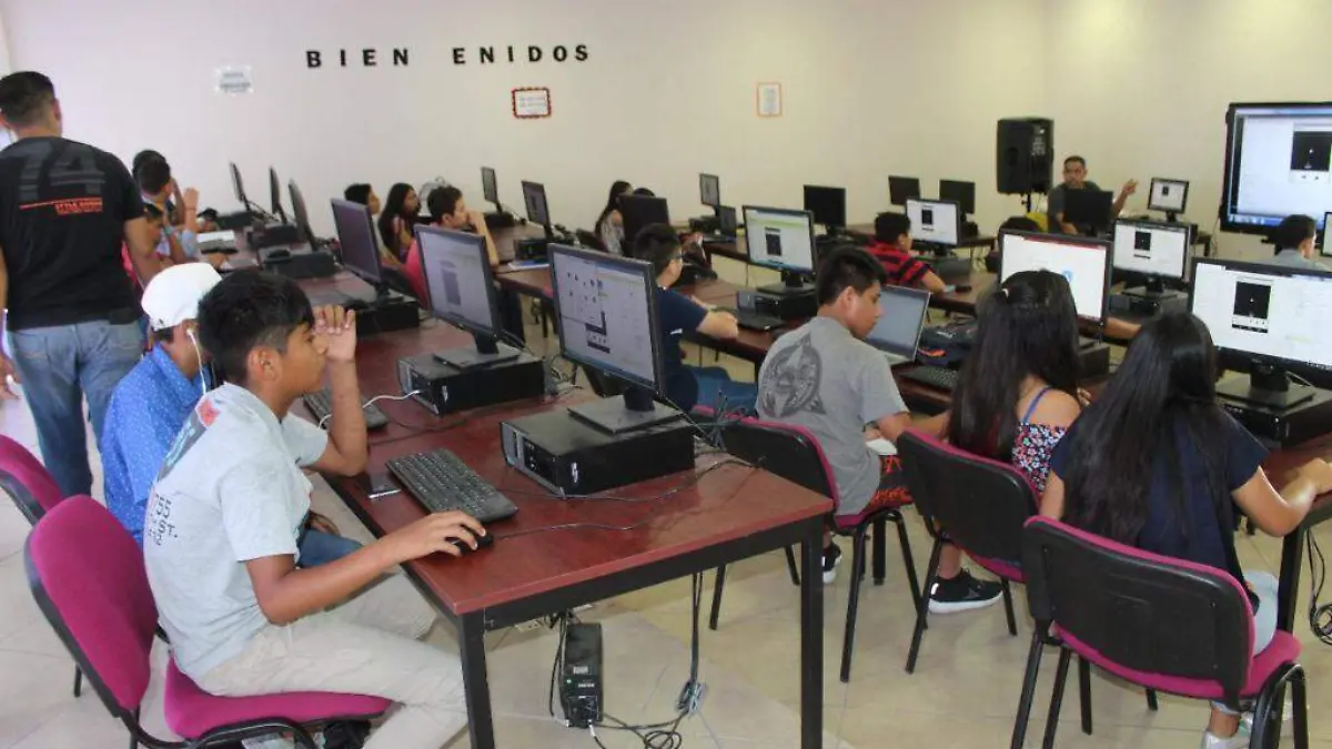 04 Jóvenes aprenden a Crear un videojuego en curso de Android1